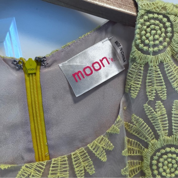 Moon Yellow Daisy Shift Dress Embroidered Size S - Picture 2 of 3